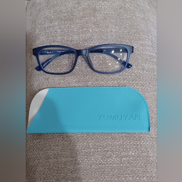 COMPUTER READERS (0.0) - Picture 2 of 2